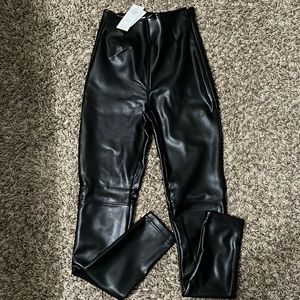 Abercrombie & Fitch Leather leggings size XXSmall short